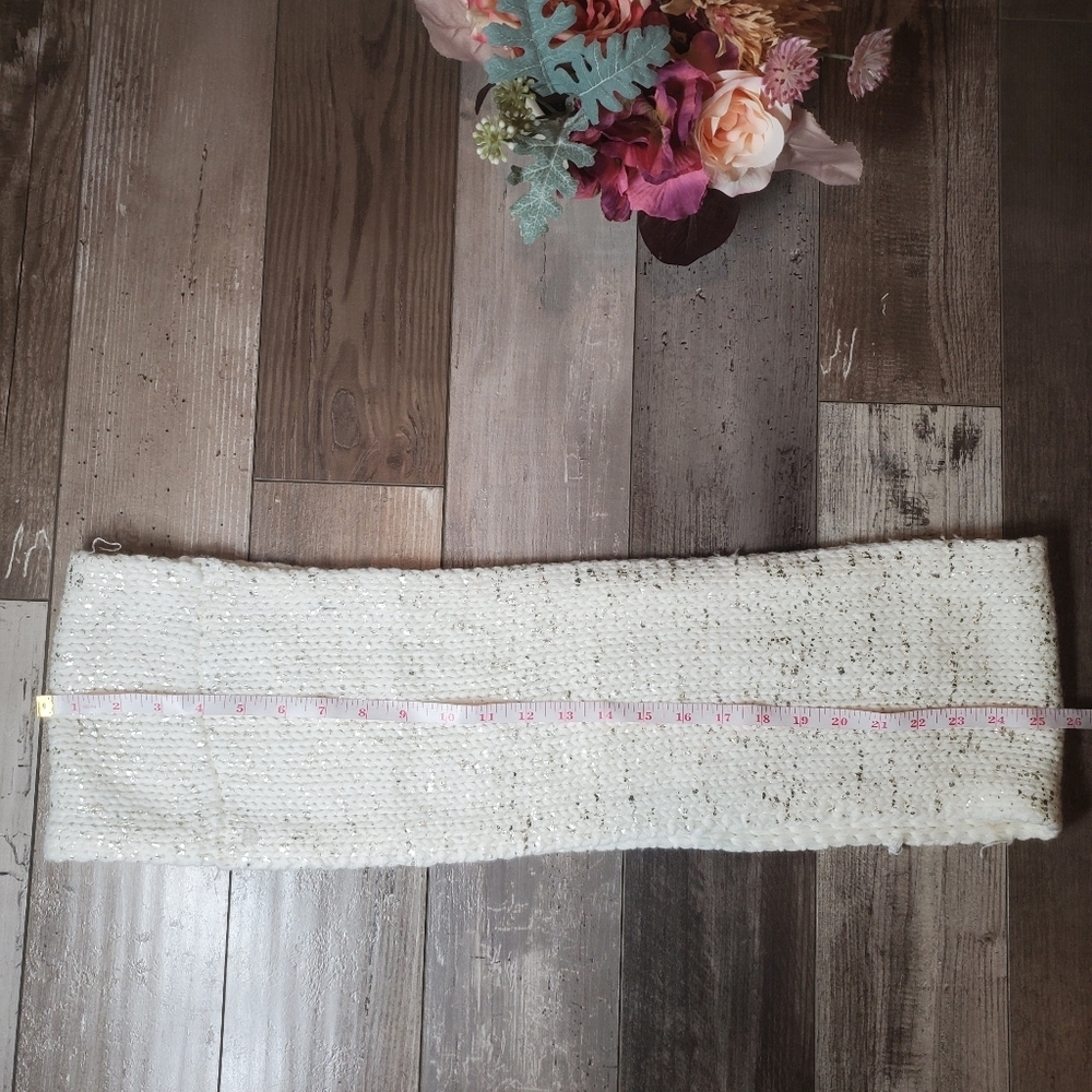 K.I.T. Keep it Trendy Women's Cream and Silver Neck Wrap Infinity Scarf NWOT - Picture 5 of 14